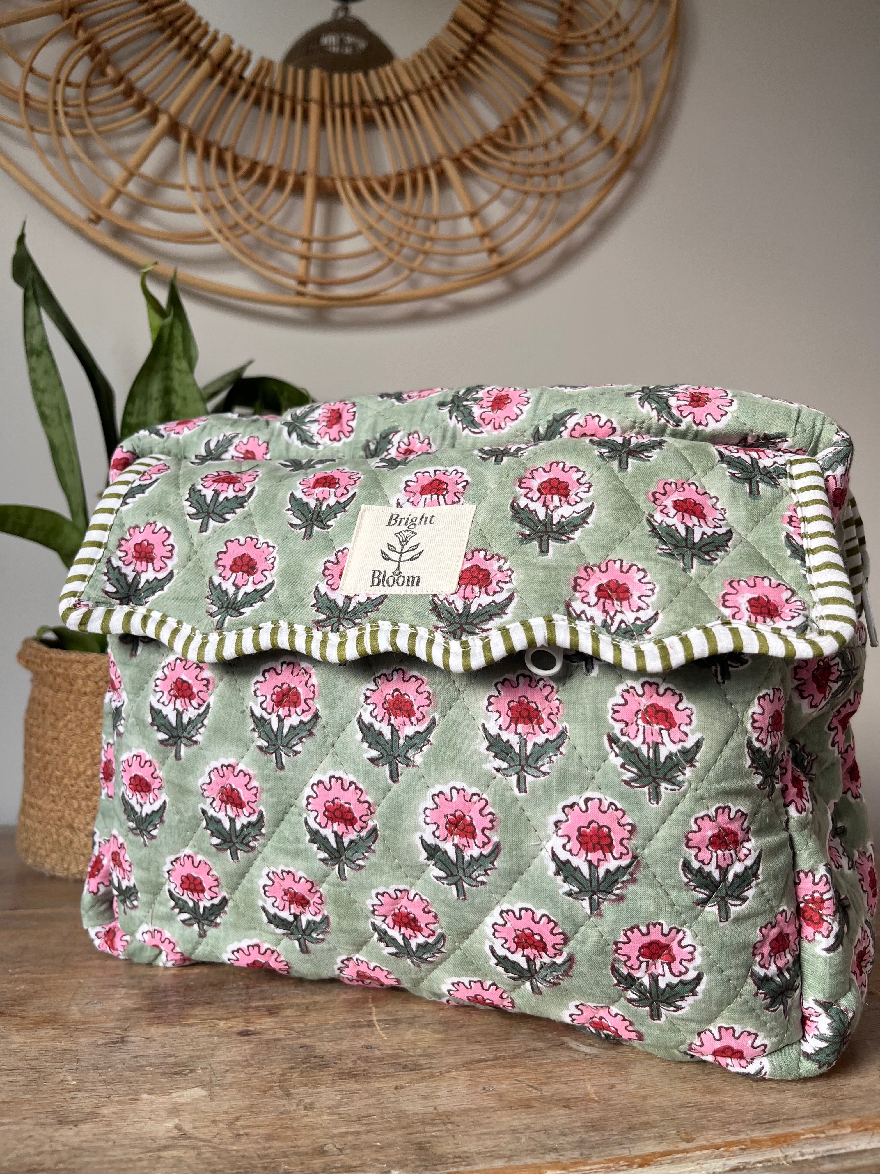 Large Wash Bag - Carnation