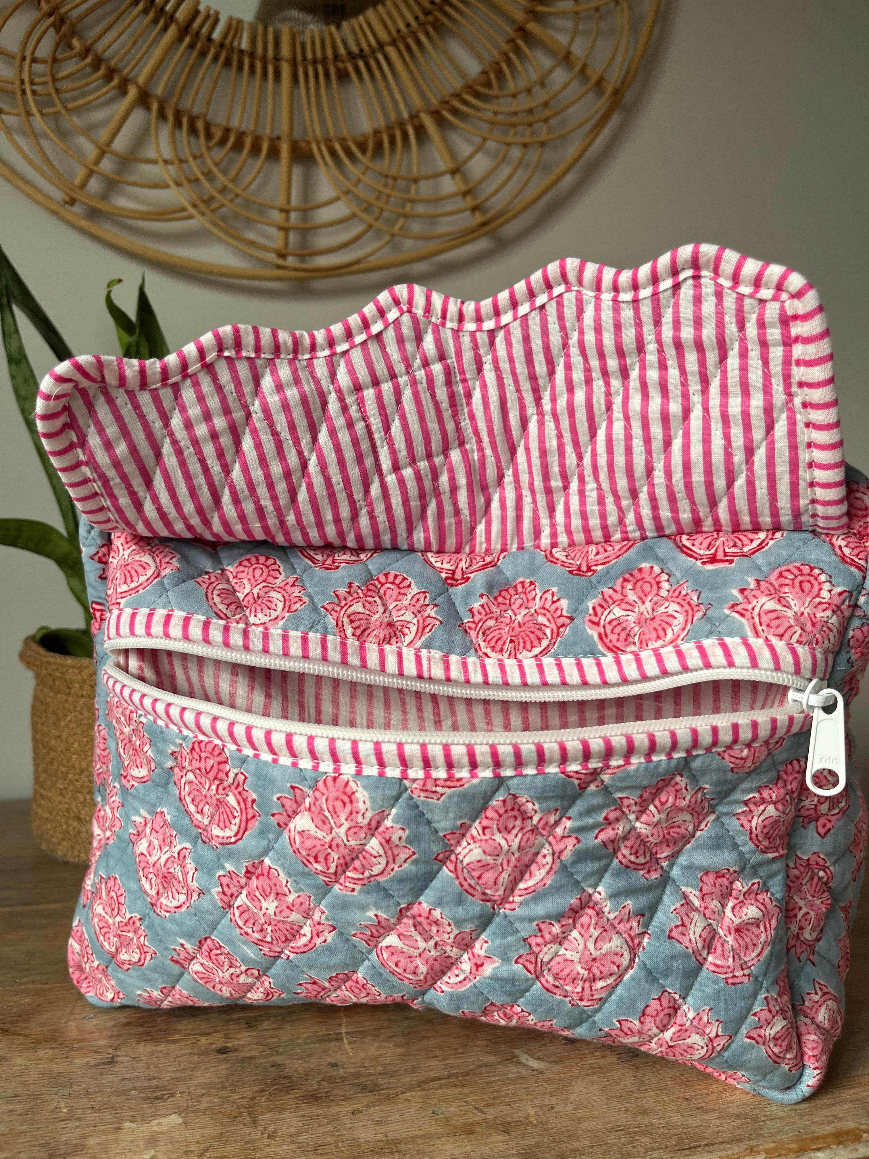 Large Wash Bag - Pink Petal