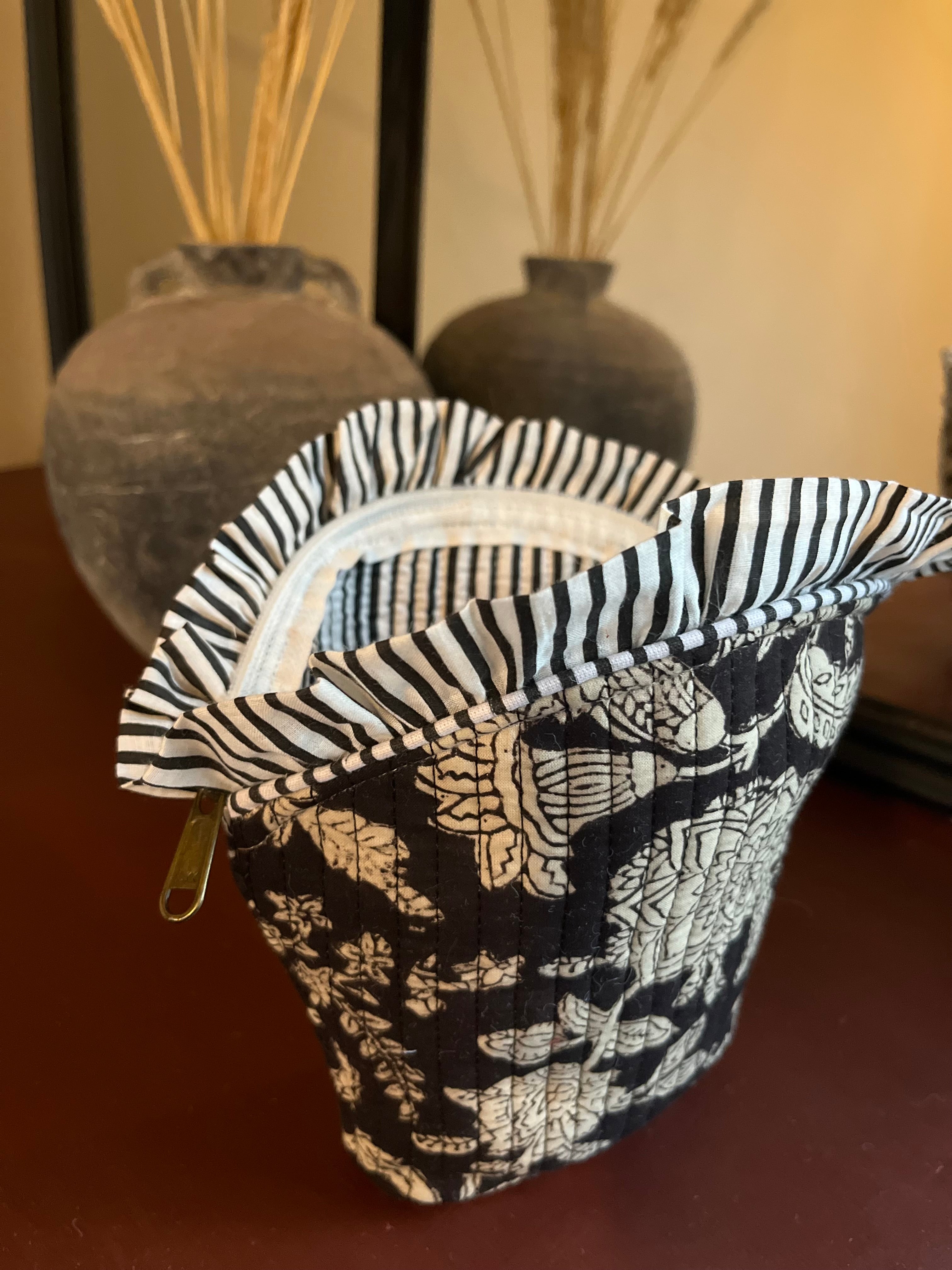Frilly Makeup Bag - Midnight Oud
